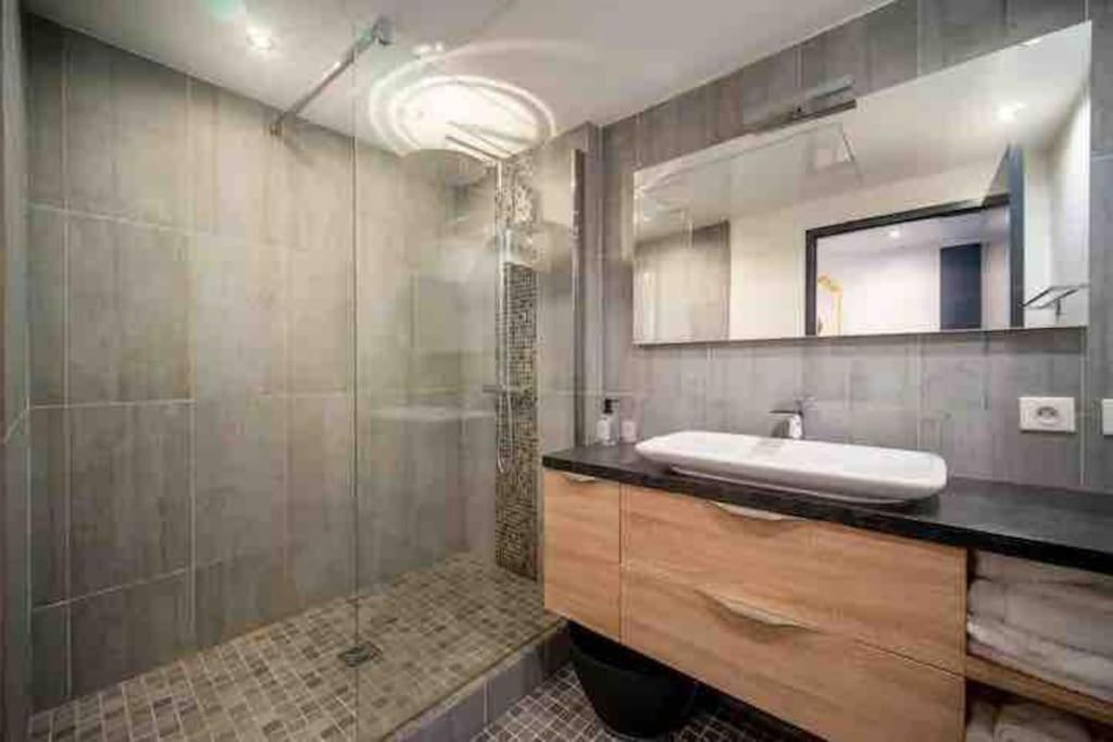 Le Marquis - T3 Standing 100m2 250 Metres Du Port * Marseille
